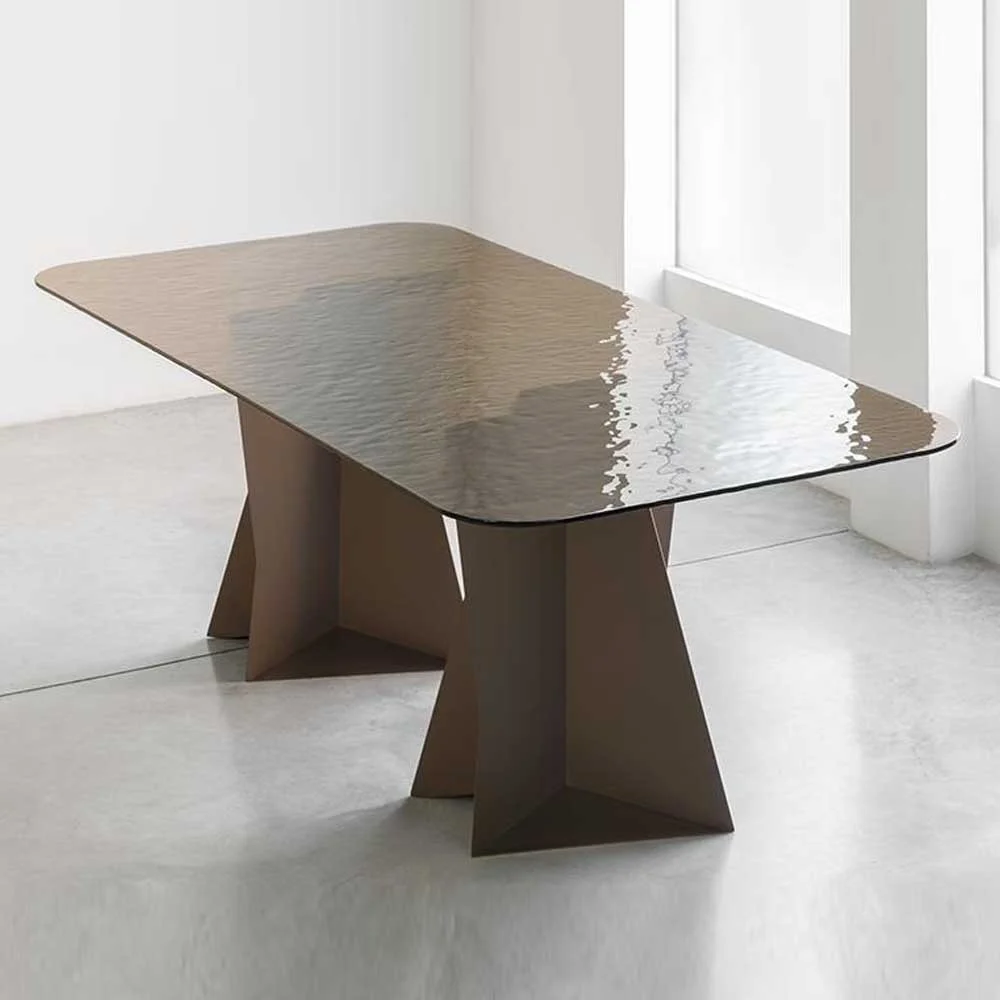 Pezzani Monolith R Tavolo da pranzo con doppia base in metallo e piano in vetro forgiato a caldo
