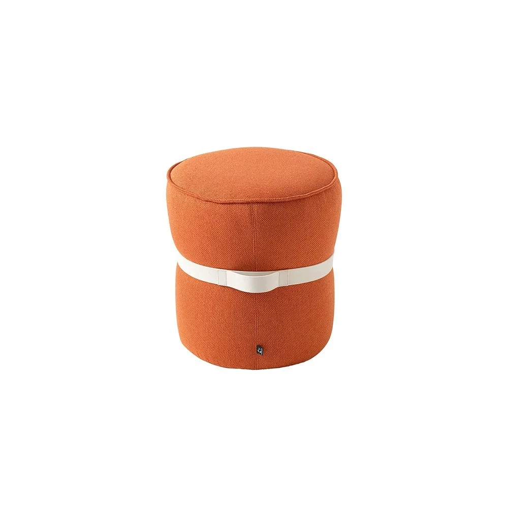 POF pouf imbottito di Connubia rivestito in tessuto disponibile in varie finiture