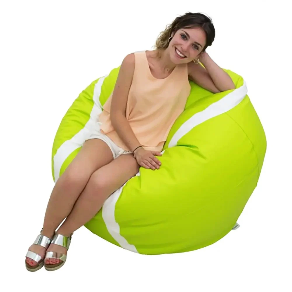 Poltrona sacco a forma di pallina da tennis rivestita in ecopelle
