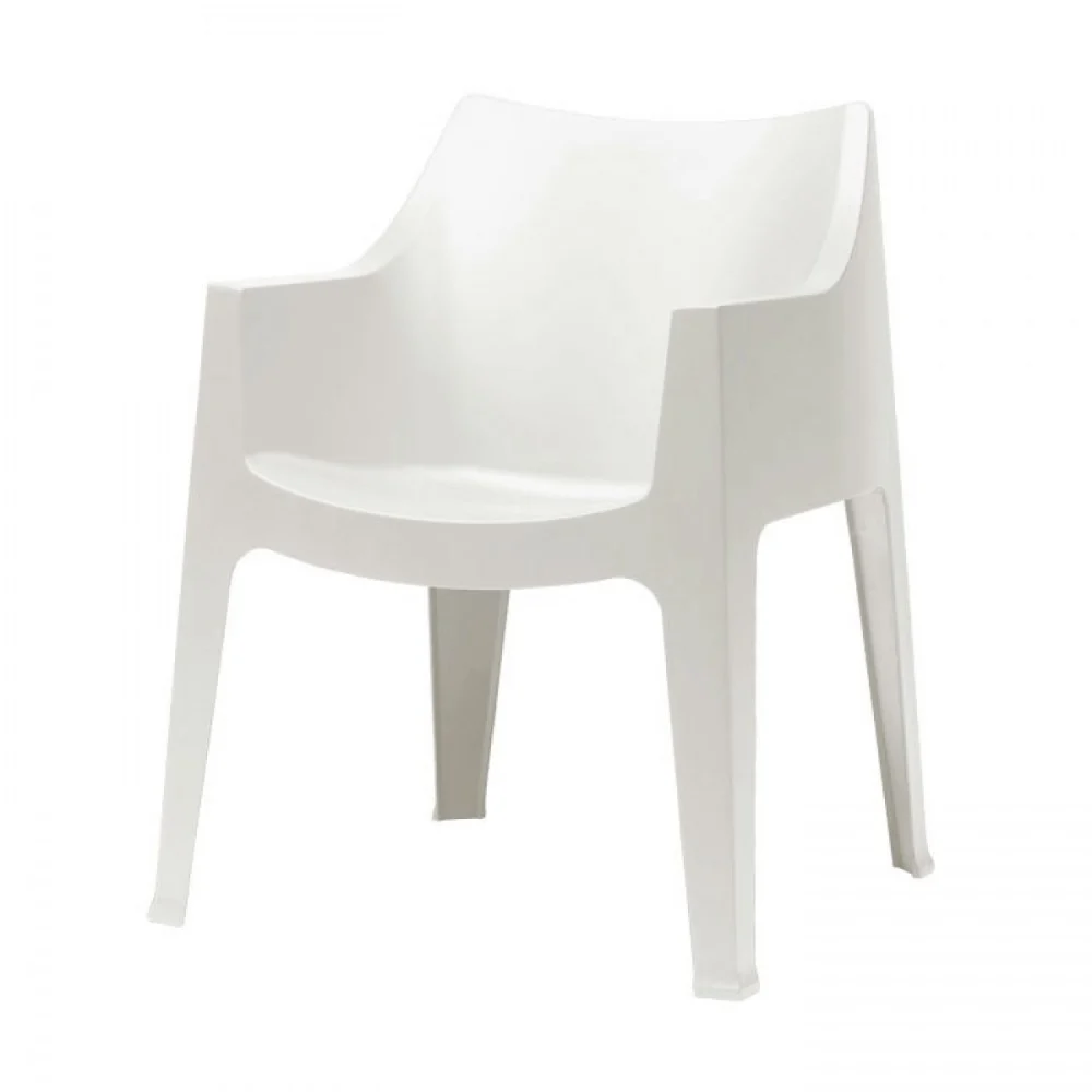 Poltroncina Coccolona per esterni realizzata in Italia completamente in tecnopolimero disponibile in piu colorazioni
