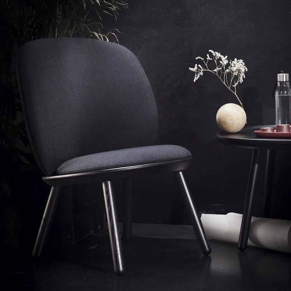 Sedia bassa naïve kvadrat nera
