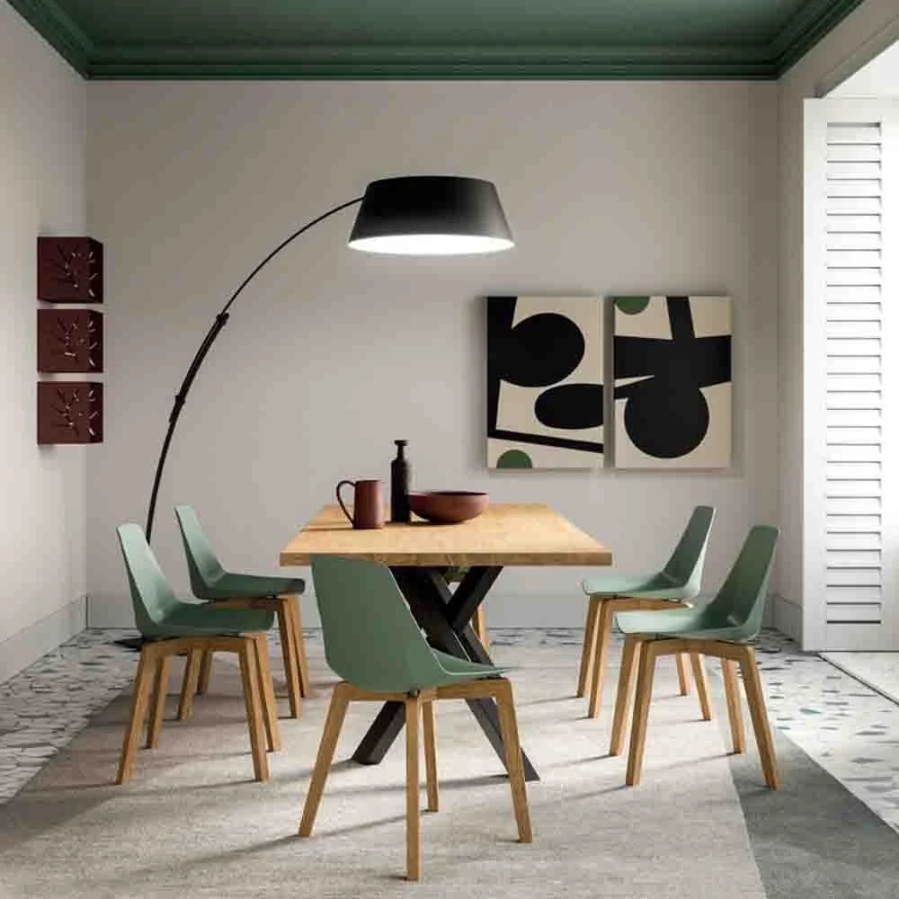 Sedia Joy con struttura in legno rovere e seduta in polipropilene