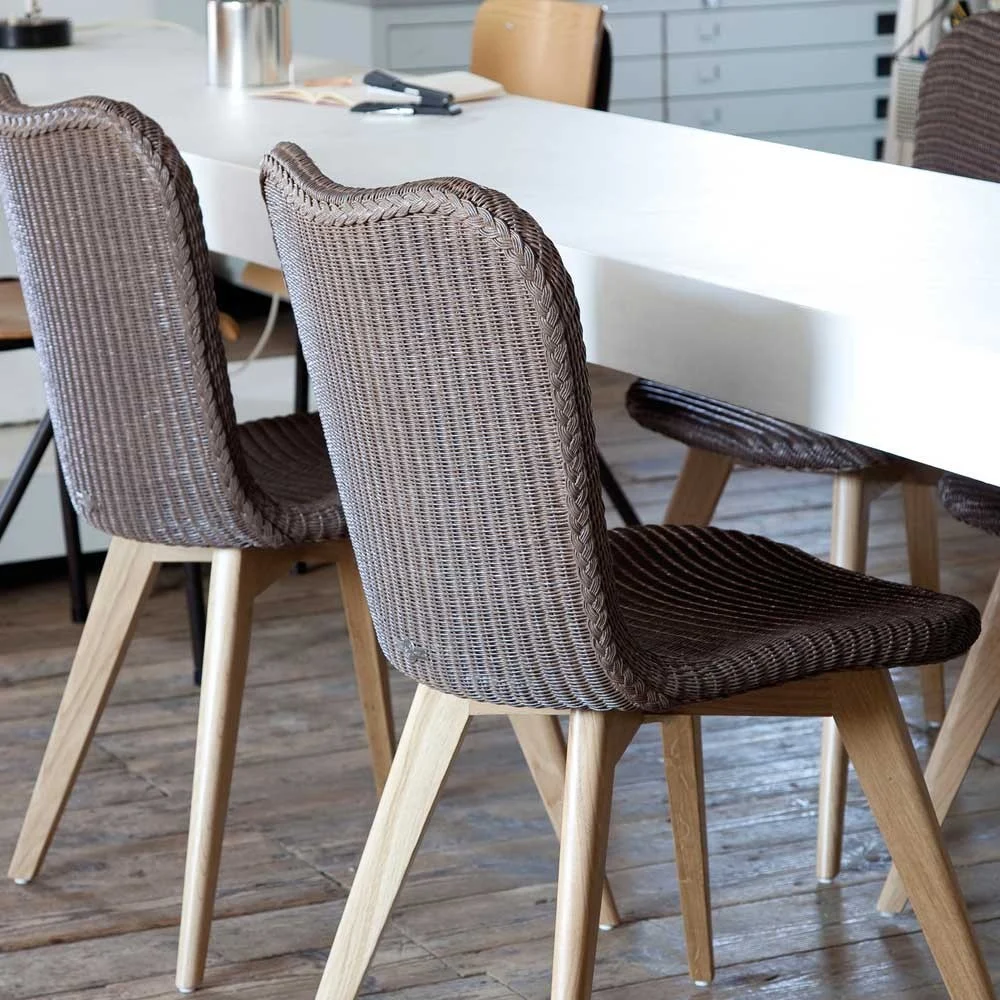 Sedia Lily con base in rovere