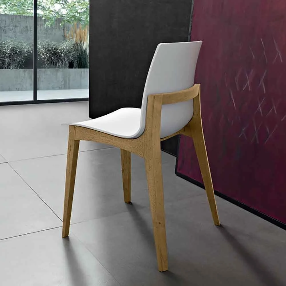 Sedia Mabel con struttura in legno e seduta in polipropilene