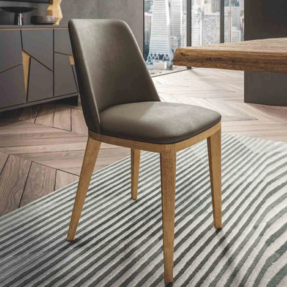 Sedia Nesty2 con struttura in legno e rivestimento in ecopelle