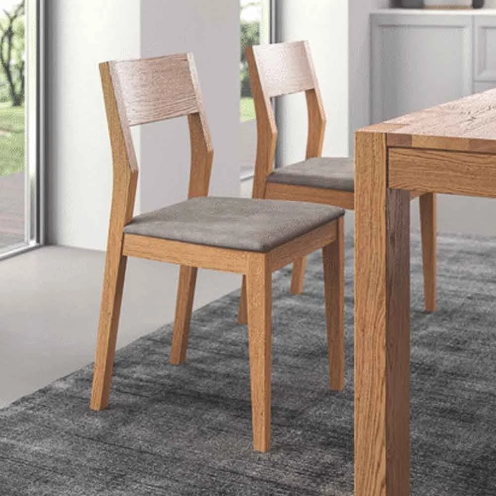 Sedia Ryana con struttura in legno e rivestimento in microfibra