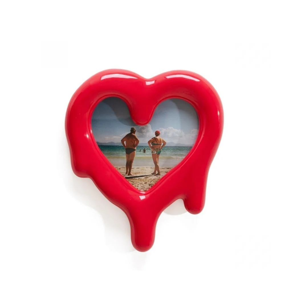 Seletti Melted Heart portafoto a forma di cuore sciolto disponibile in due finiture