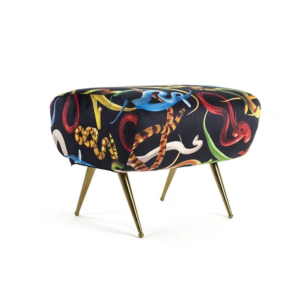 Seletti Pouf Toiletpaper realizzato in legno e poliestere disponibile in varie fantasie