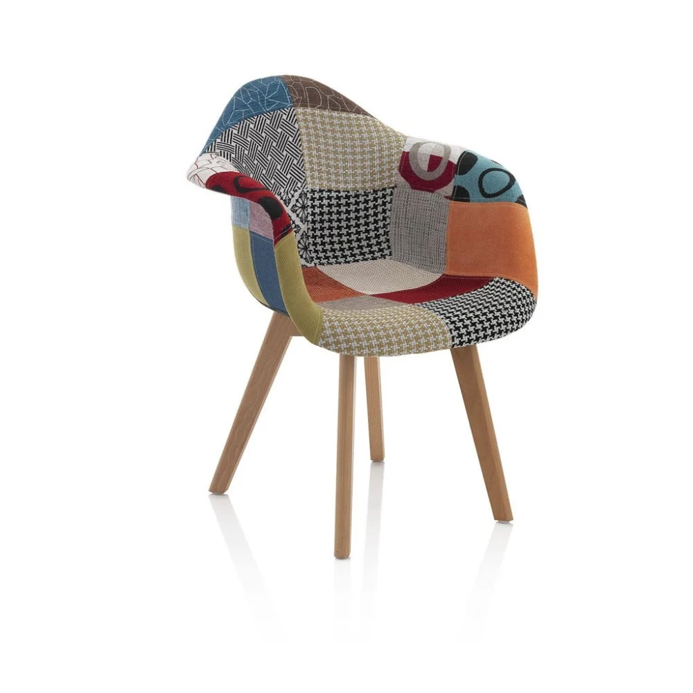 Poltrona Patchwork con struttura in legno e rivestita in tessuto
