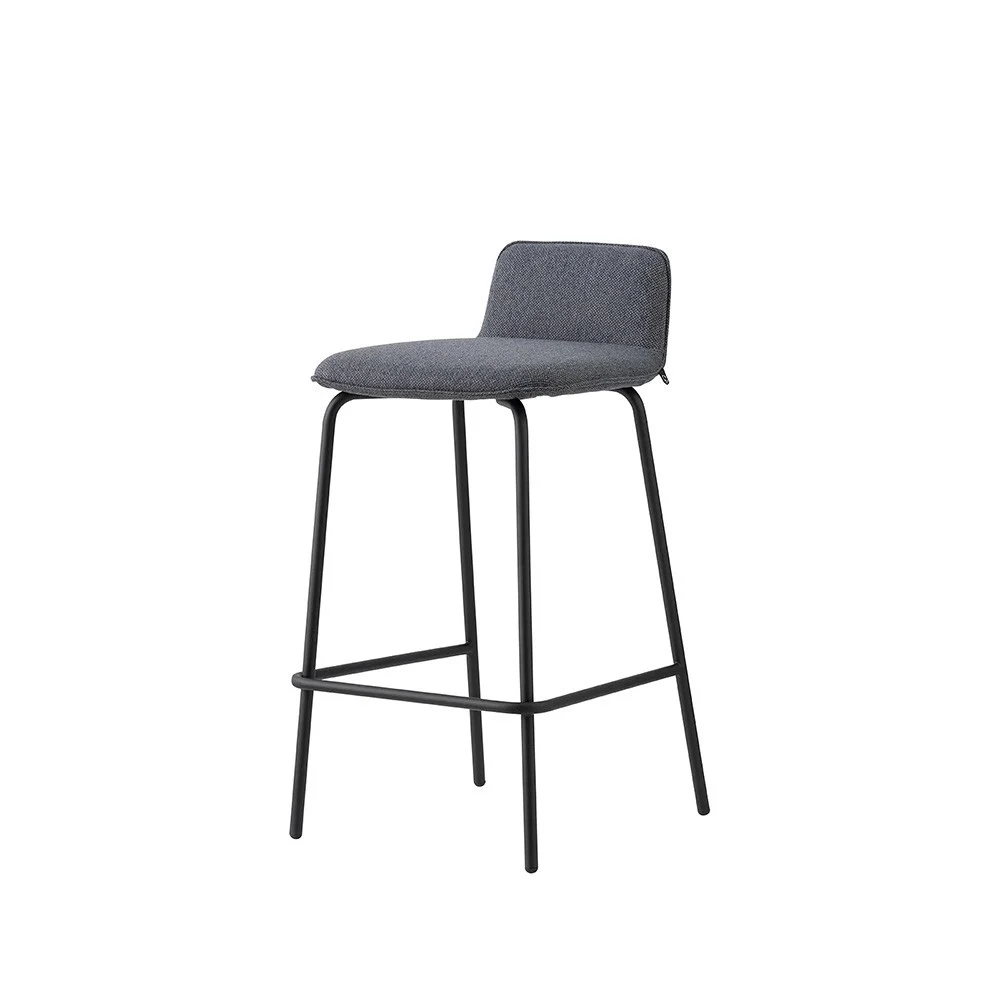 Sgabello Riley Soft di Connubia struttura in acciaio rivestimento cros