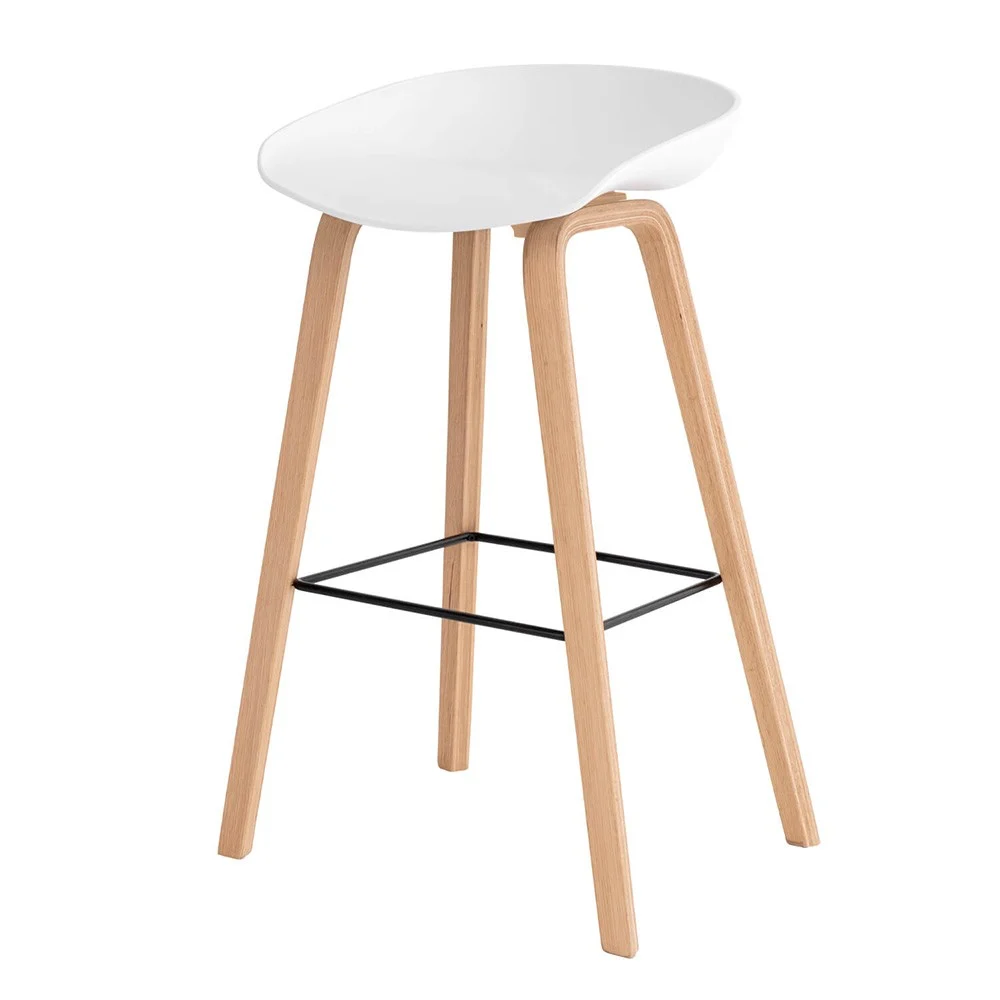 Somcasa sgabello in stile scandinavo Ronie disponibile nella versione bianca o nera