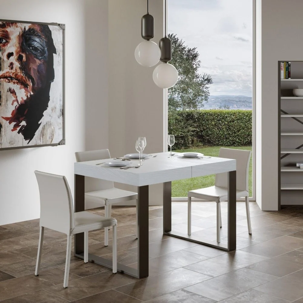 Tavolo allungabile Tecno Piccolo di Itamoby realizzato con struttura in metallo e piano in legno