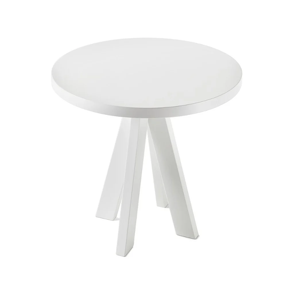 Tavolino A.ngelo di Atipico struttura in faggio laccato disponibile in varie finiture