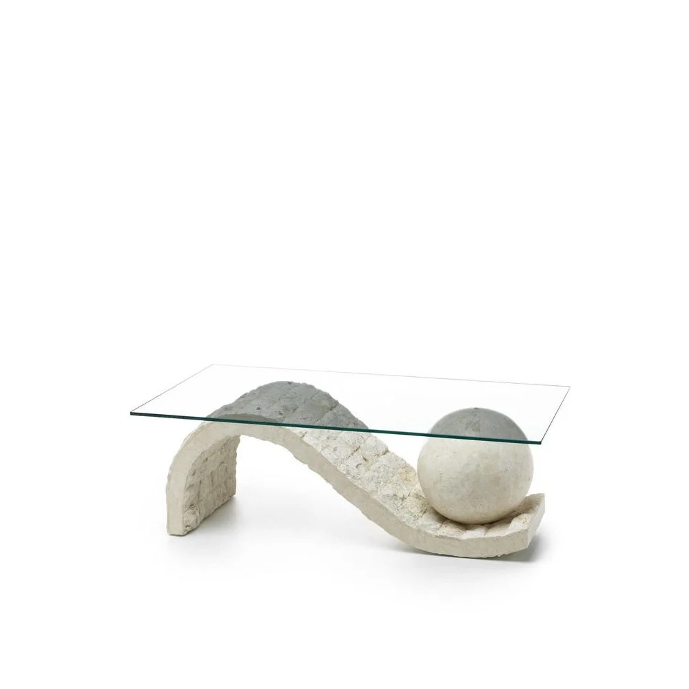 Tavolino da fumo Onda della linea Stones con basamento in compensato marino rivestito in pietra fossile e piano in vetro