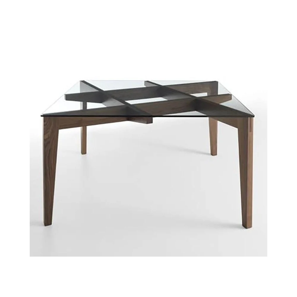 Tavolo Autoreggente di Horm realizzato con struttura in legno massello disponibile in 3 misure