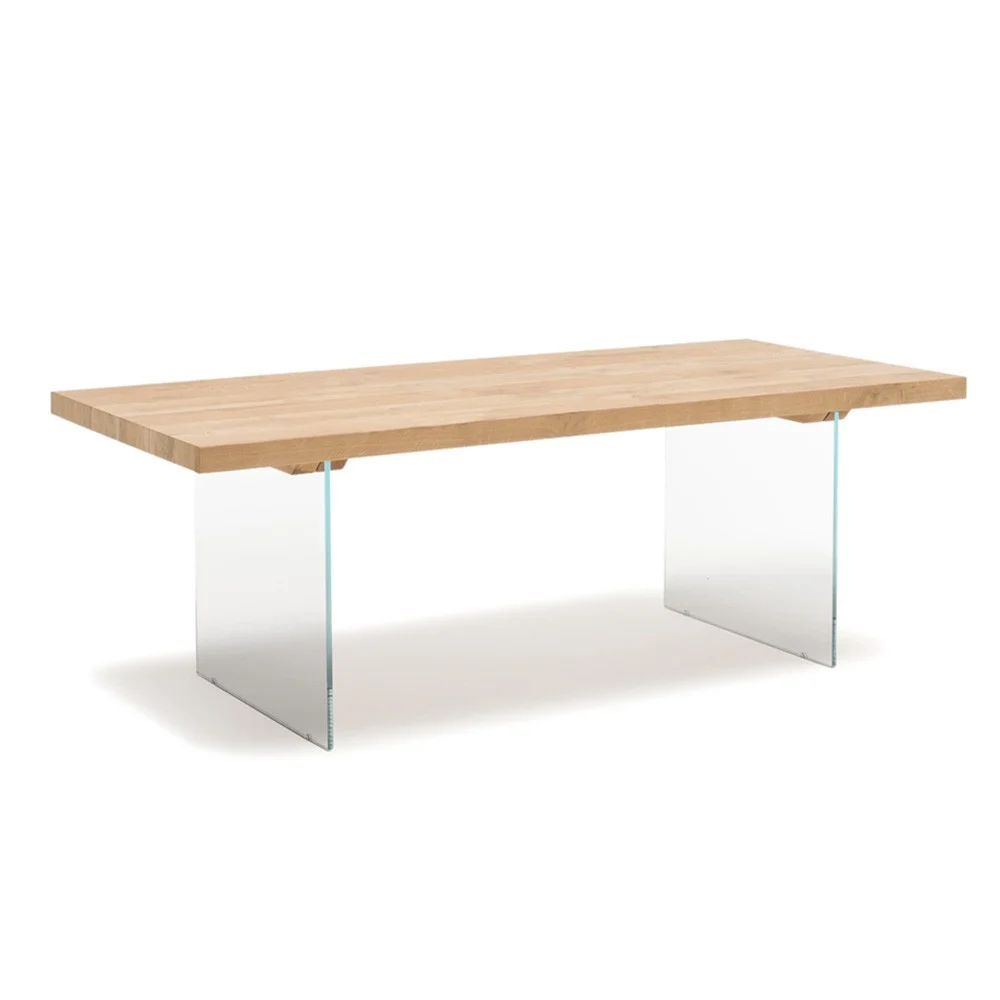 Tavolo Ice di Altacorte realizzato con piano in legno di rovere massello disponibile in diverse dimensioni