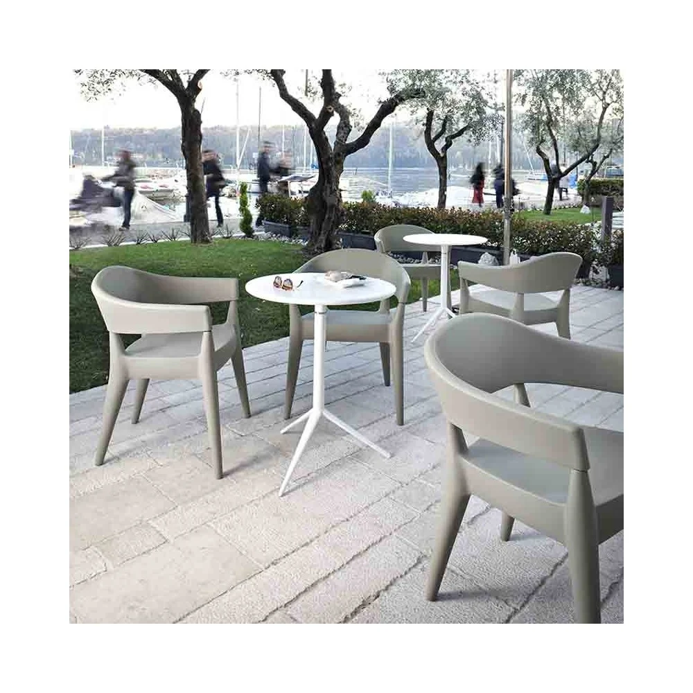 Tavolo rotondo Ciak di Alma Design struttura in acciaio verniciato con piano ribaltabile