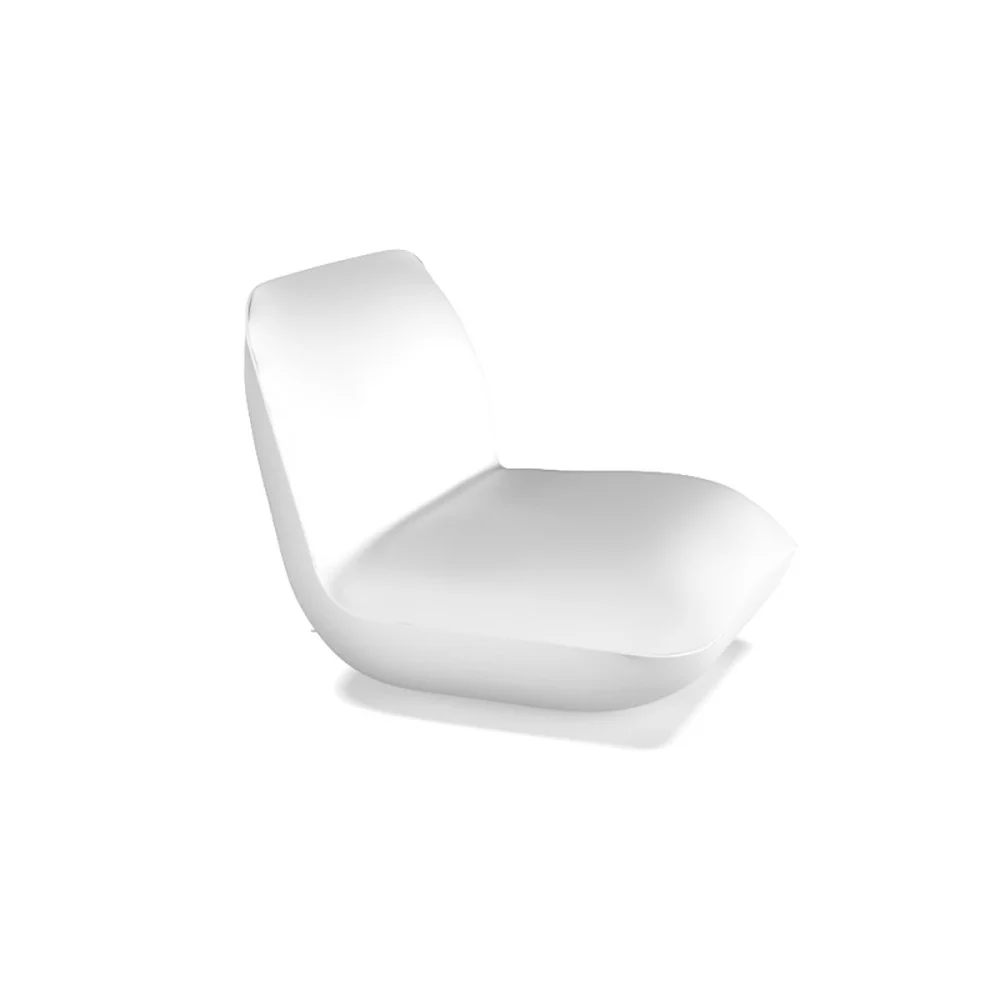 Vondom Pillow Lounge Chair disegnata da Stefano Giovannoni