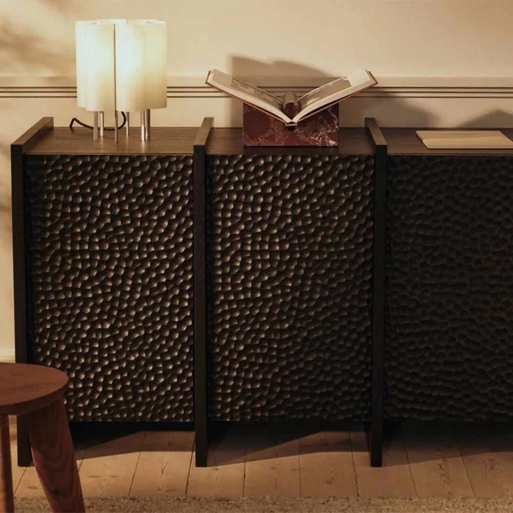 Buffet di design di cenere scuro con facciata con texture