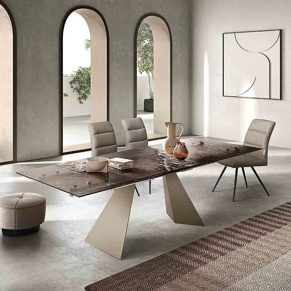 Capodarte tavolo Waters allungabile con base in metallo e piano in vetro martellato