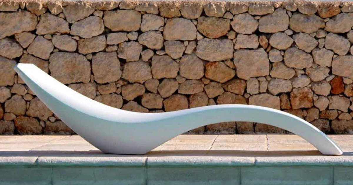 Lettino Chaise Longue di Design Moderno in Polietilene Colorato - Cloe by Myyour