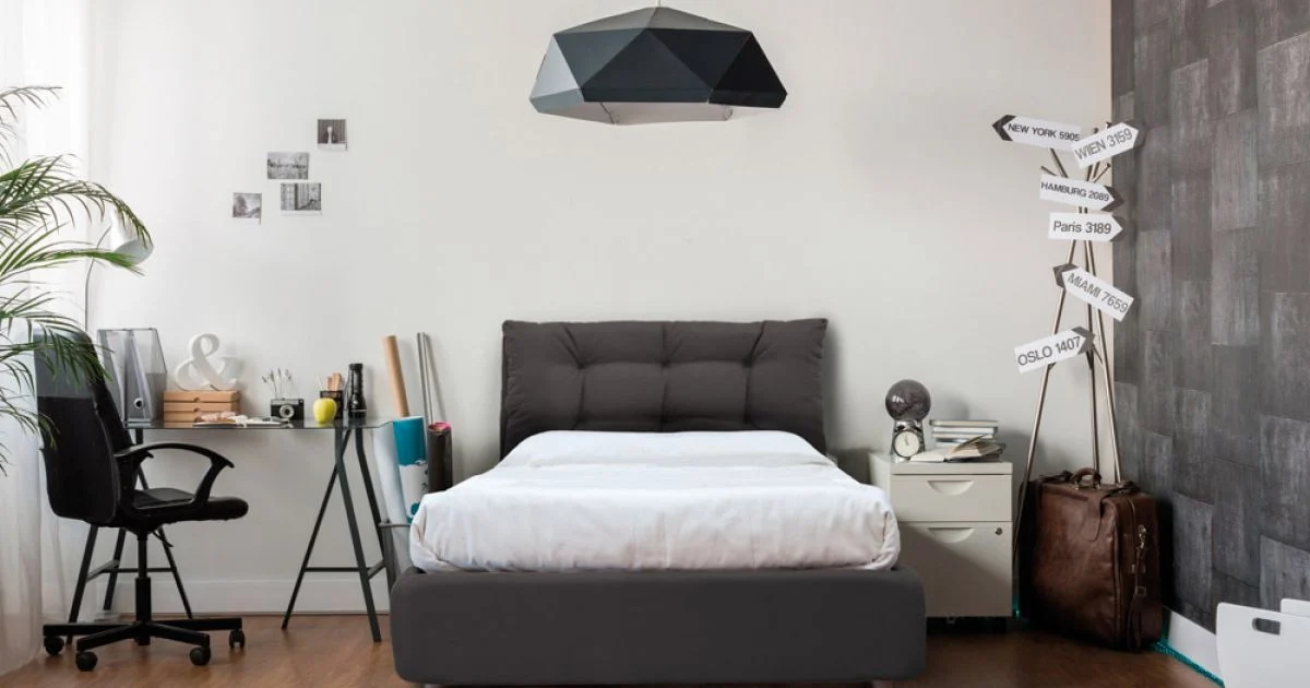 Letto da Una Piazza e Mezza con Testata Imbottita e Piedini Made in Italy - Aaron