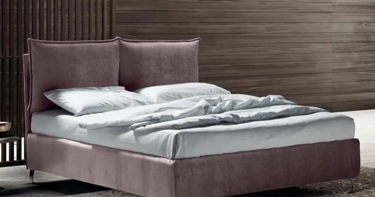 Letto Matrimoniale 160x190 con 2 Soffici Cuscinoni con Balza Perimetrale - Ernesta