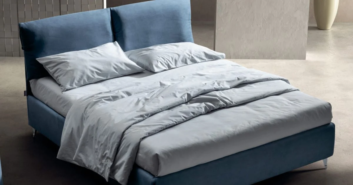 Letto Matrimoniale 160x190 con Cuscini che Avvolgono l'Intera Testata - Charme