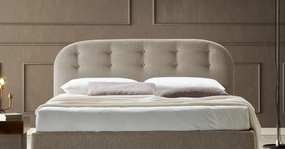 Letto Matrimoniale 160x190 con Linee Ricurve e Bottoni Made in Italy - Oriente