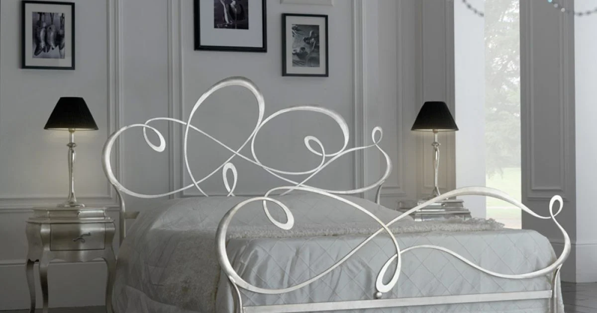 Letto Matrimoniale con Pediera Coordinata, Materasso e 2 Comodini - Nebbia