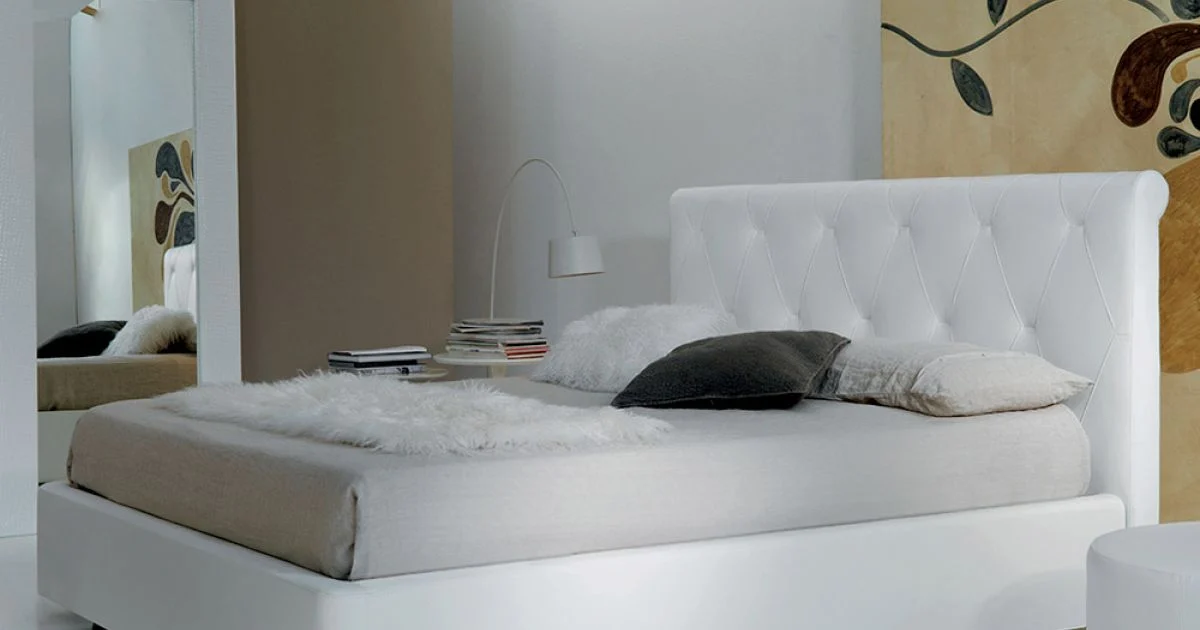 Letto Matrimoniale con Struttura in Legno Ricoperta in Poliuretano - Stravolto