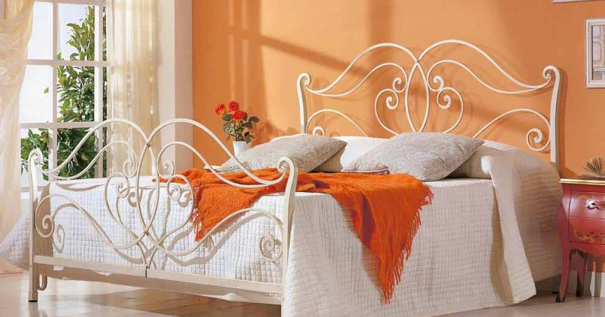 Letto matrimoniale di design in ferro pieno Allie, made in Italy