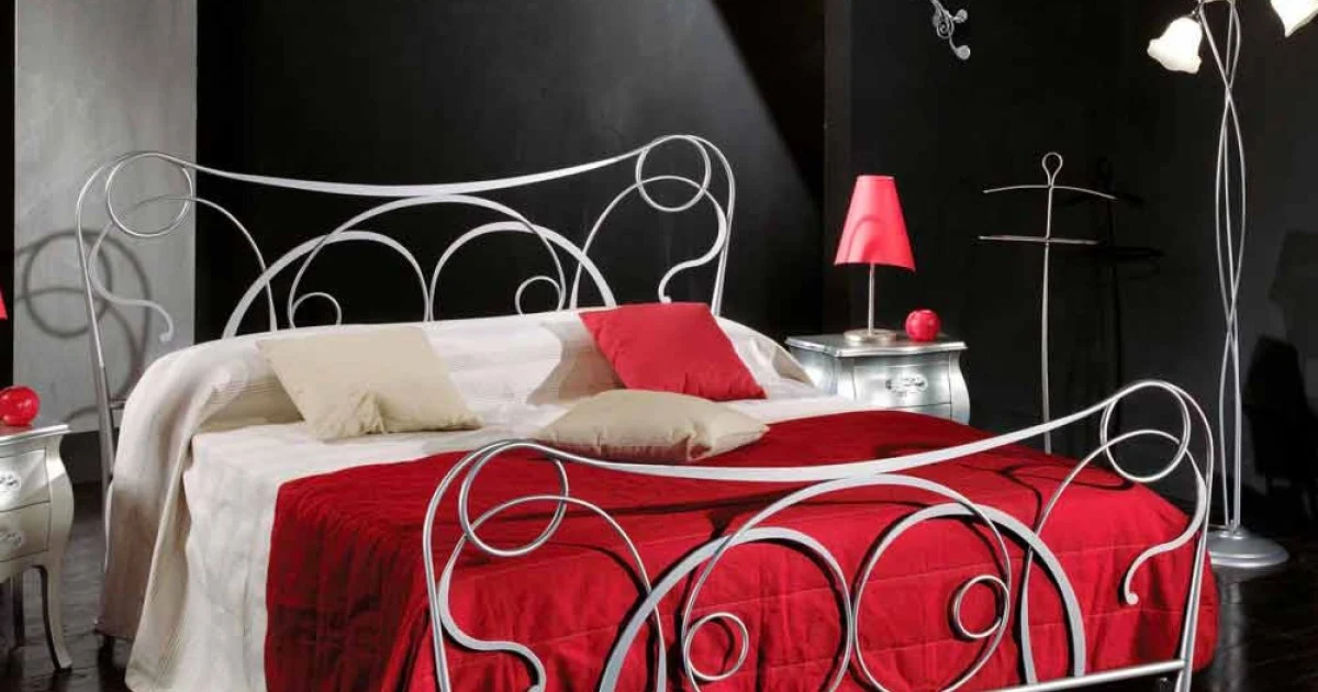 Letto matrimoniale in ferro artigianale con gambe coniche Zoe