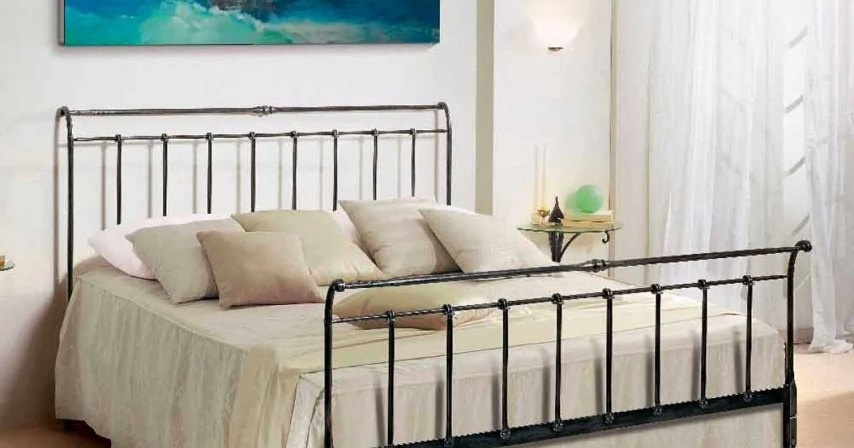 Letto matrimoniale in ferro battuto pieno realizzato a mano Kate