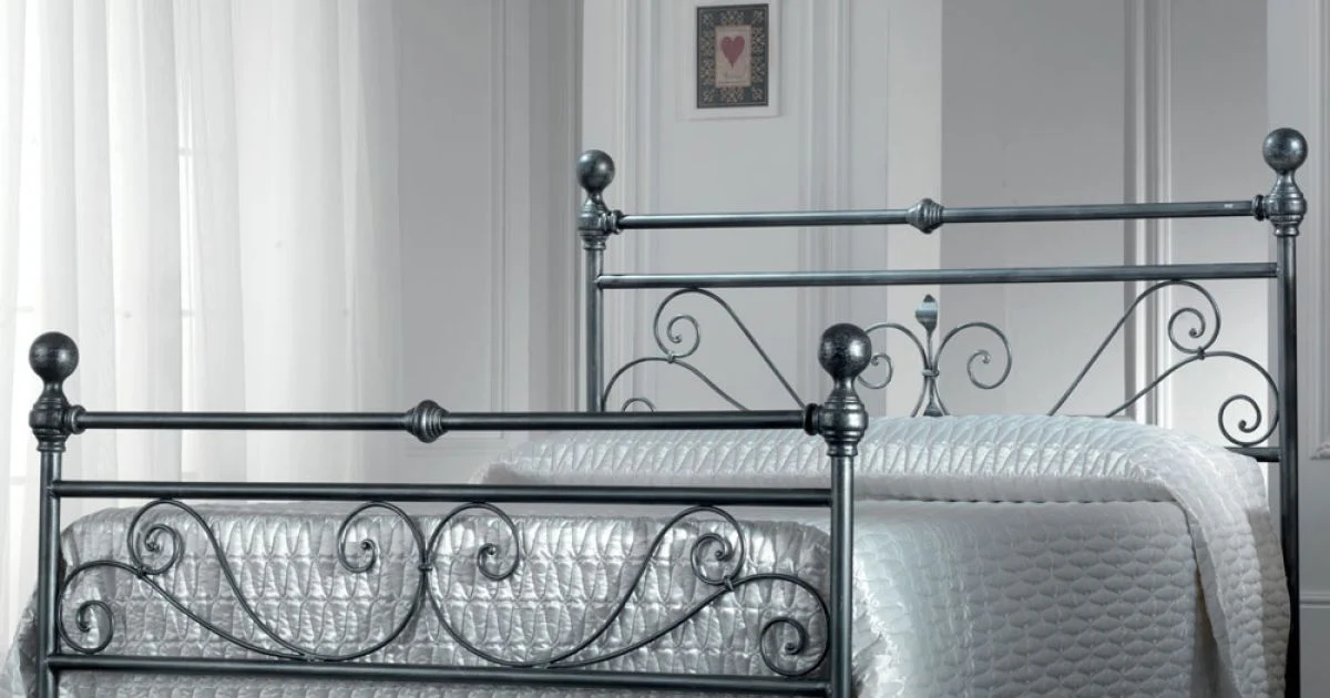 Letto Matrimoniale in Ferro Tubolare Nero Argentato Made in Italy - Geometria