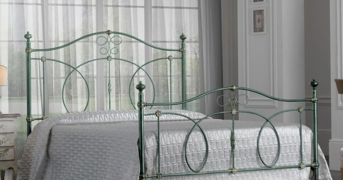 Letto Matrimoniale in Ferro Verde o Nero Realizzato in Italia - Poldo