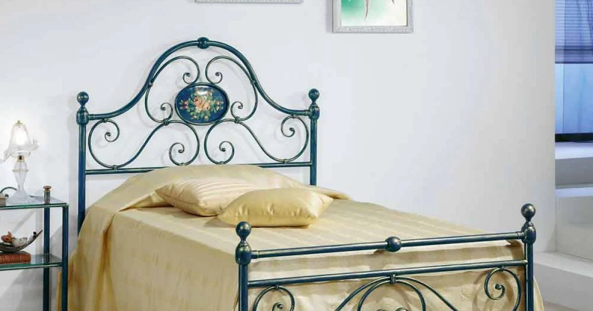 Letto una piazza e mezzo in ferro battuto schiacciato di design Gloria