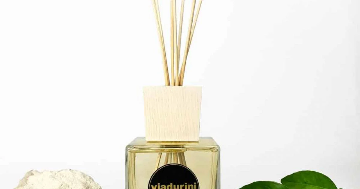 Profumatore Ambiente Fragranza Ambrata 500 ml con Bastoncini - Sassidimatera