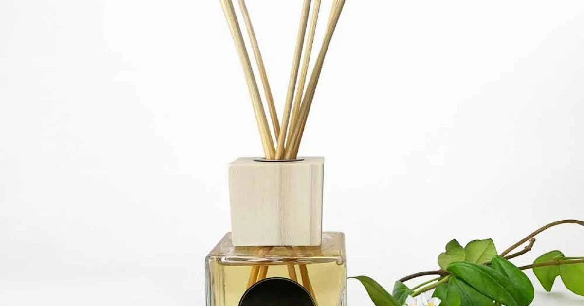 Profumatore Ambiente Legno di Oud 200 ml con Bastoncini - Ventodisardegna