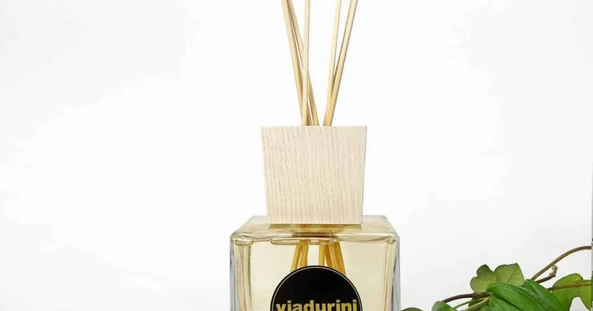 Profumatore Ambiente Legno di Oud 500 ml con Bastoncini - Ventodisardegna