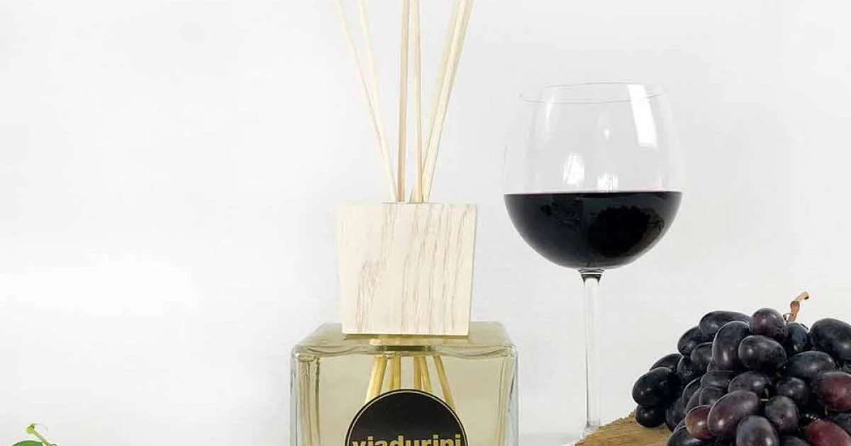 Profumatore Ambiente Mosto Selvatico 500 ml con Bastoncini - Terradimontalcino
