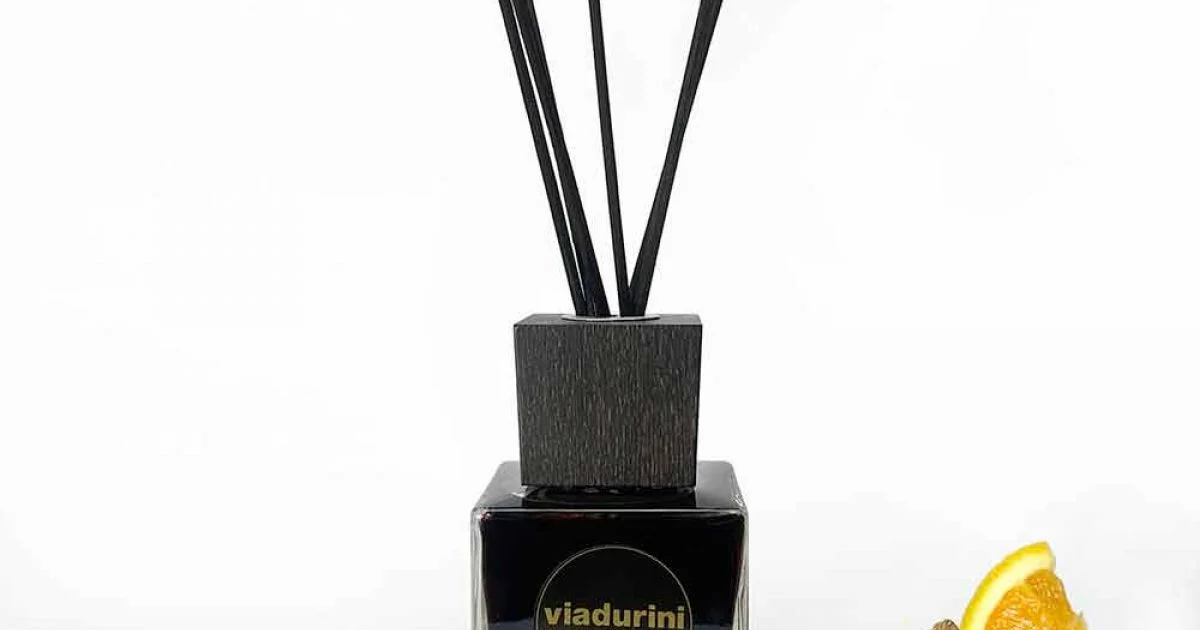 Profumatore Ambiente Zenzero Pepe Nero 200 ml con Bastoncini - Viaduriniinblack