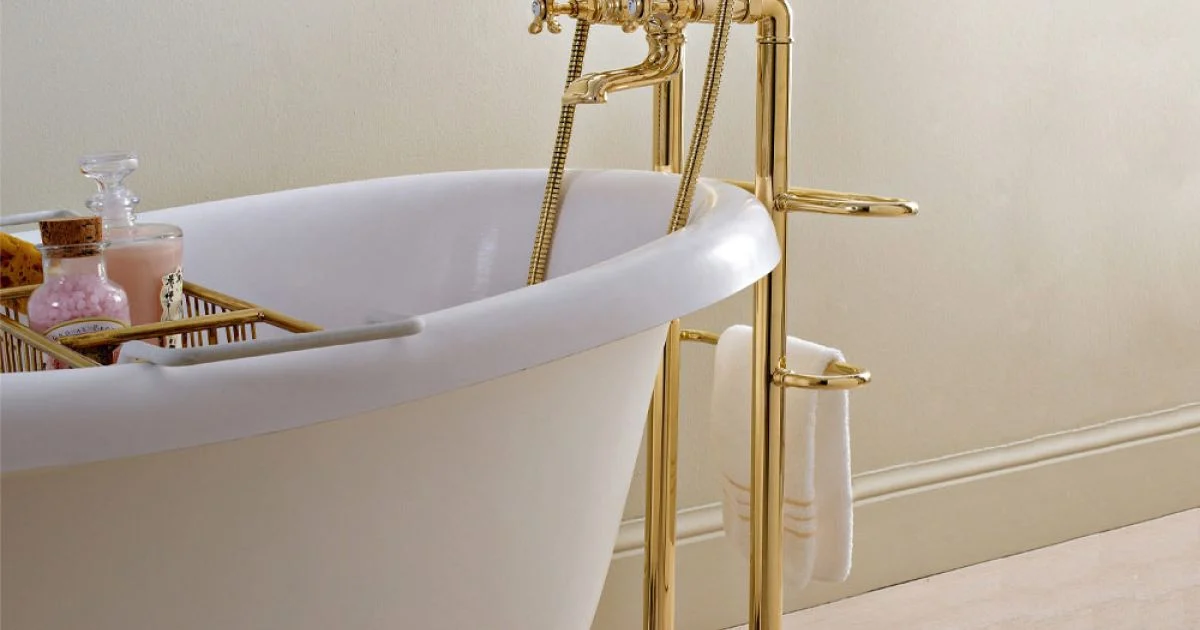 Rubinetteria Vasca Bagno Classica a Pavimento in Ottone con Doccetta - Fioretta