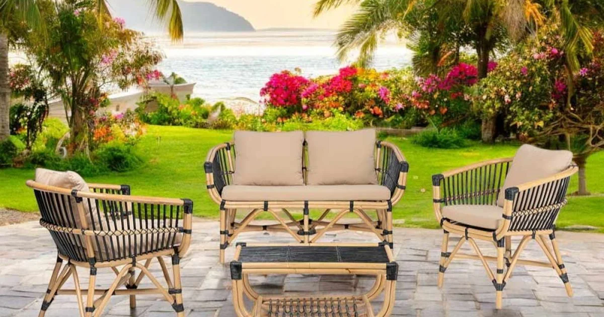 Salotto da Giardino in Rattan Naturale con Cuscini Inclusi – Catelyn