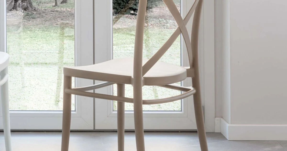 Sedia da Interno e Esterno Impilabile in Resina Rinforzata con Fiberglass - Naira