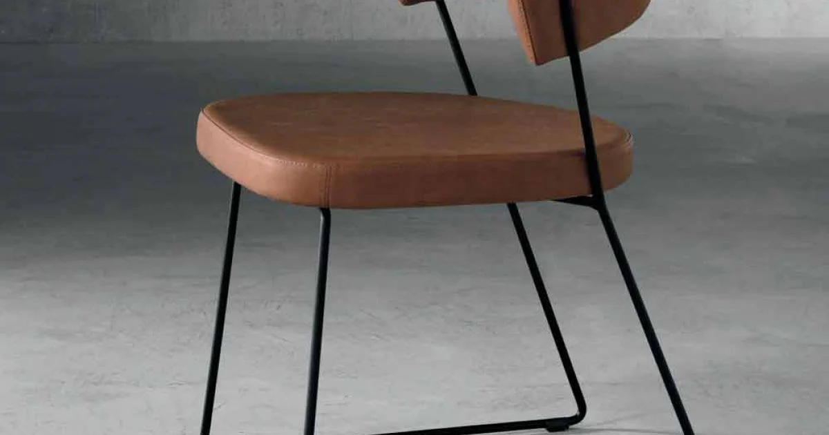 Sedia di design in metallo e tessuto prodotta in Italia Formia
