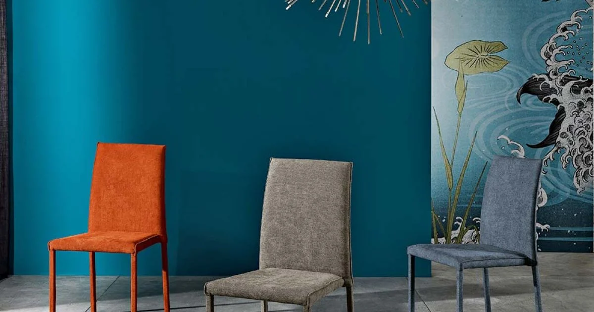 Sedia di design per sala da pranzo in tessuto fatta in Italia, Conny