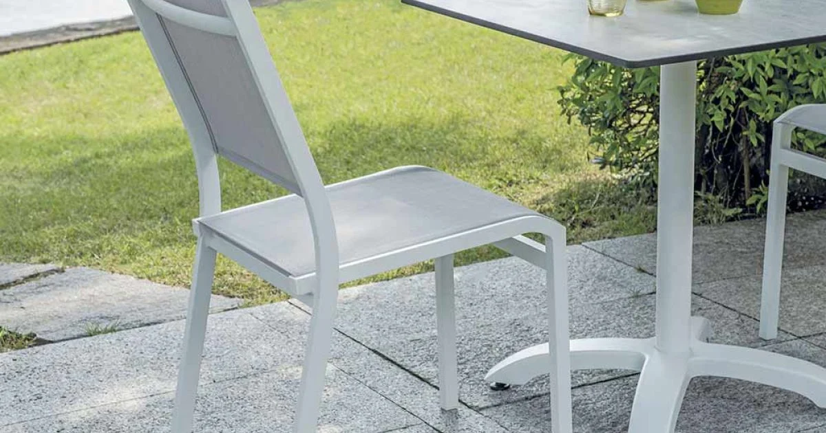 Sedia Impilabile da Giardino in Alluminio e Textilene Bianco o Grigio - Floraforma
