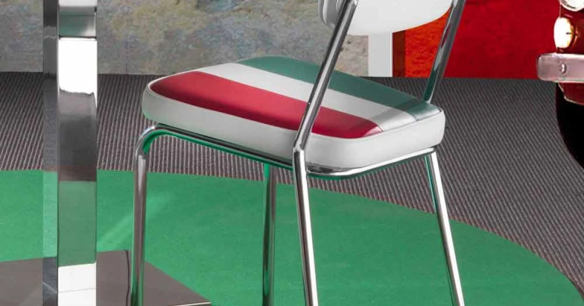 Sedia in ecopelle con bandiera italiana di design Banda