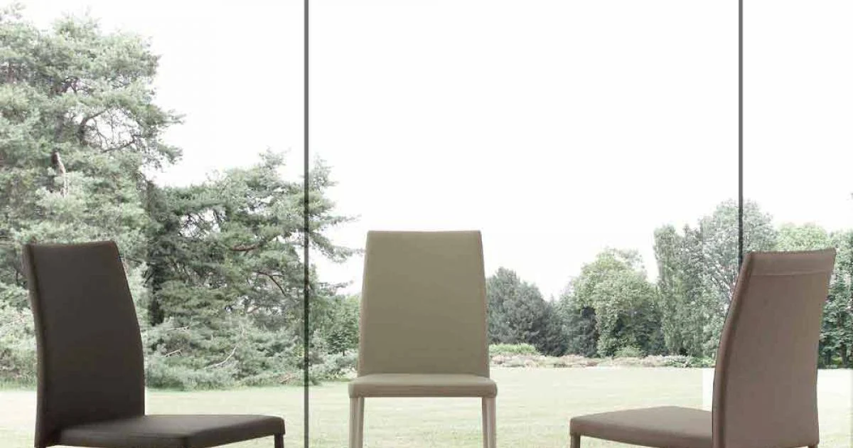 Sedia in metallo rivestita in ecopelle Caserta, design moderno